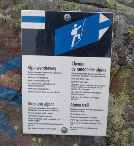 Descriptif des chemins de randonnées alpines en 4 langues.
